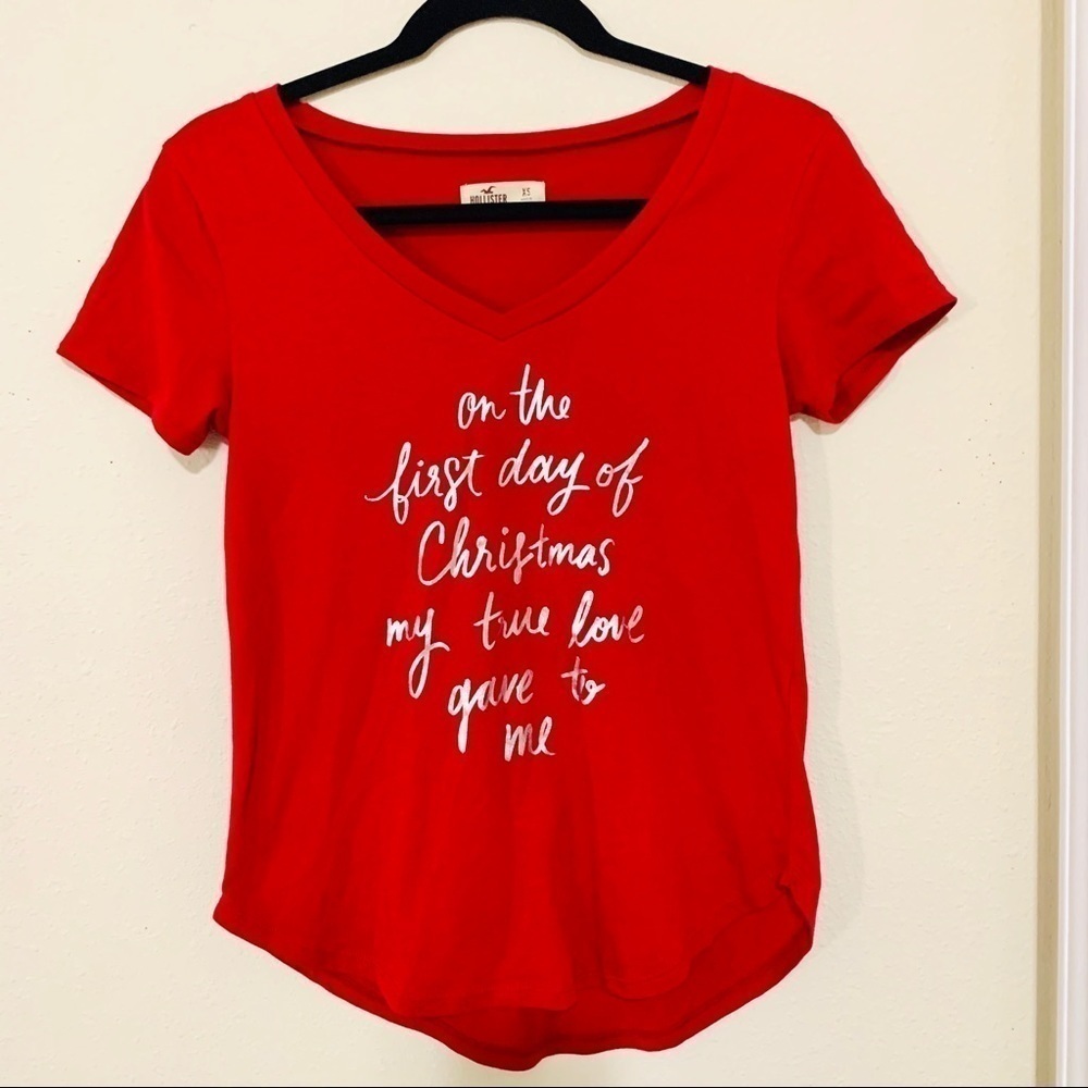 HOLLISTER•red Xmas quote tees